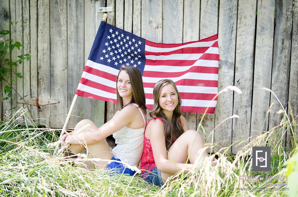 Summer Senior Session | 4th of July Session | Patriotic Theme | Clothing Details | Session Details | Fotos by Franzi Photography