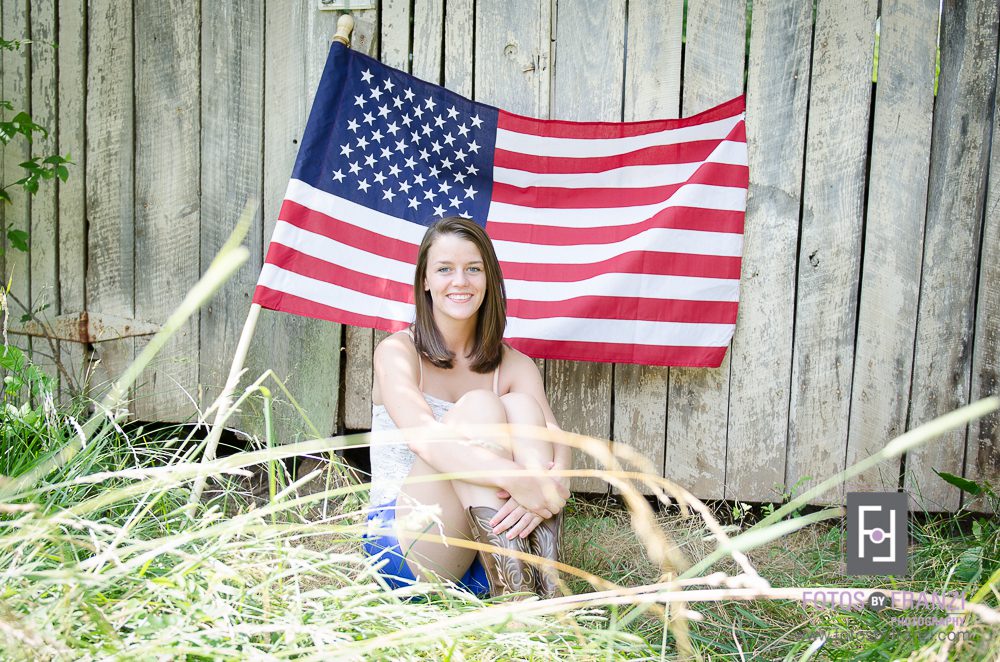 Summer Senior Session | 4th of July Session | Patriotic Theme | Clothing Details | Session Details | Fotos by Franzi Photography