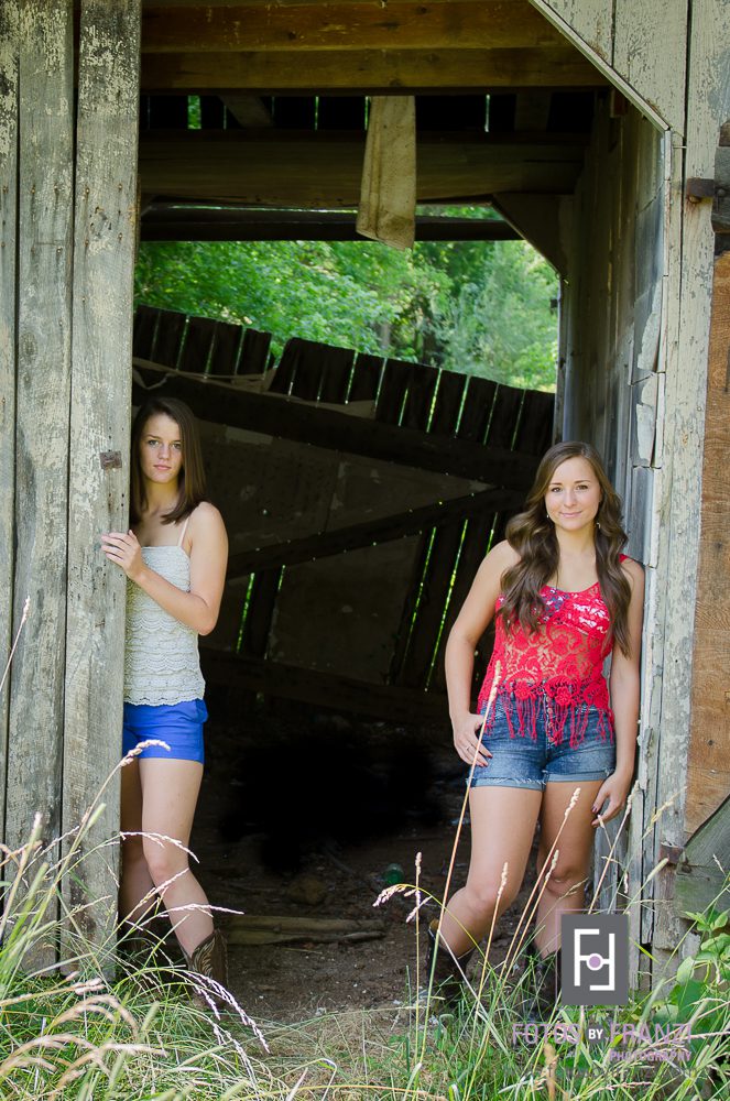 Summer Senior Session | 4th of July Session | Patriotic Theme | Clothing Details | Session Details | Fotos by Franzi Photography