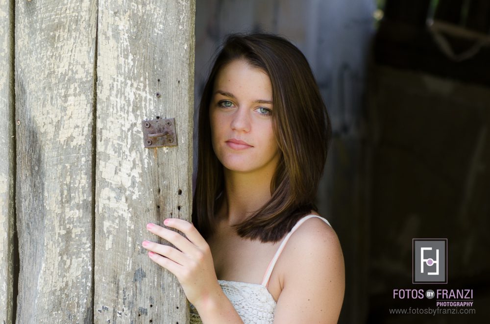 Summer Senior Session | 4th of July Session | Patriotic Theme | Clothing Details | Session Details | Fotos by Franzi Photography