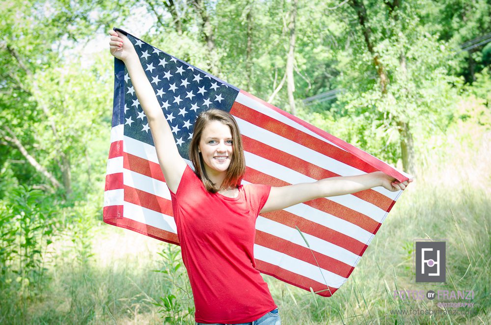 Summer Senior Session | 4th of July Session | Patriotic Theme | Clothing Details | Session Details | Fotos by Franzi Photography