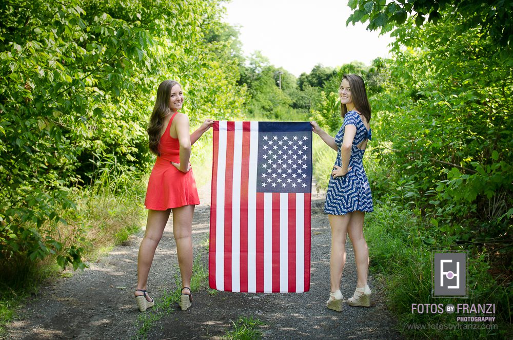 Summer Senior Session | 4th of July Session | Patriotic Theme | Clothing Details | Session Details | Fotos by Franzi Photography