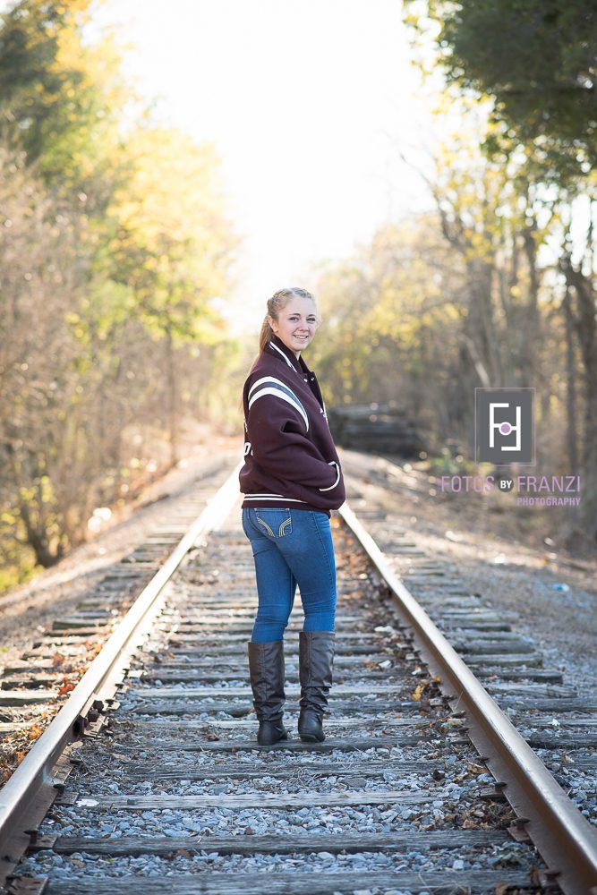 Fall Senior Session | Clothing Details | Session Details | Fotos by Franzi Photography