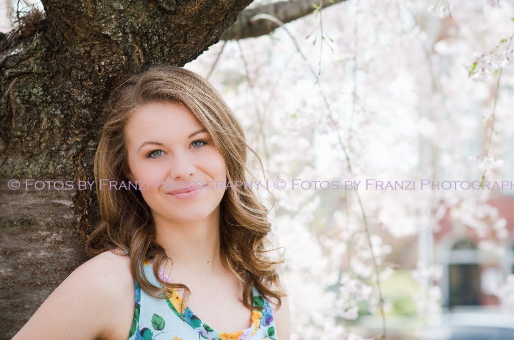High School Graduate College Themed Session | Clothing Details | Session Details | Fotos by Franzi Photography